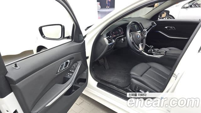 BMW 3 Series 2021 — фото 9 из 20