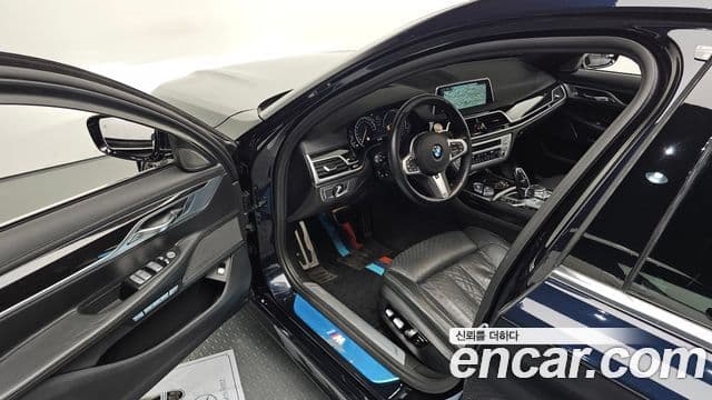 BMW 7 Series 2018 — Фото 11/20