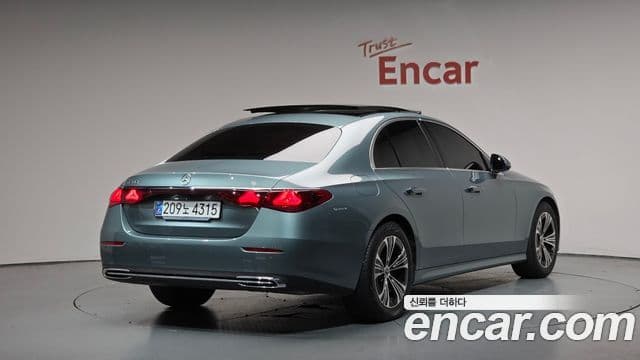 Mercedes-Benz E-Class 2025 — Фото 2/20