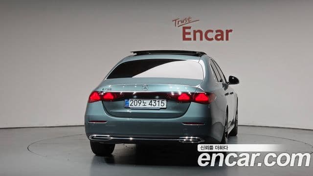 Mercedes-Benz E-Class 2025 — Фото 4/20
