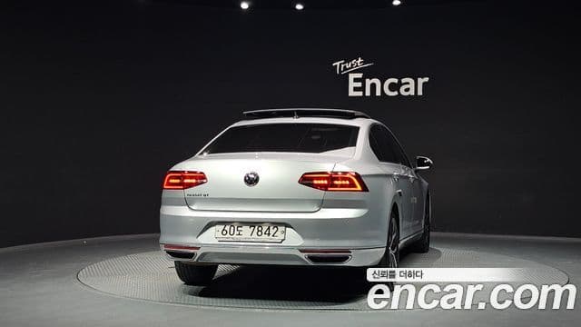 Volkswagen Passat GT 2018 — Фото 4/20
