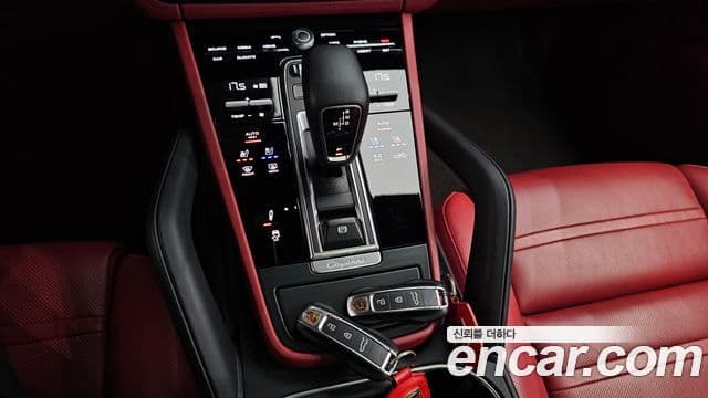Porsche Cayenne 2020 — Фото 9/20