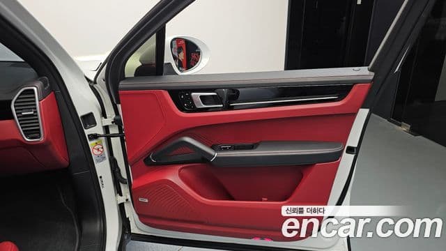 Porsche Cayenne 2020 — Şəkil 13/39