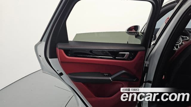 Porsche Cayenne 2020 — Şəkil 25/39