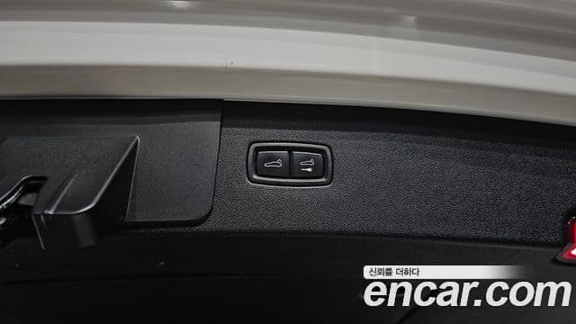 Porsche Cayenne 2020 — Şəkil 28/39