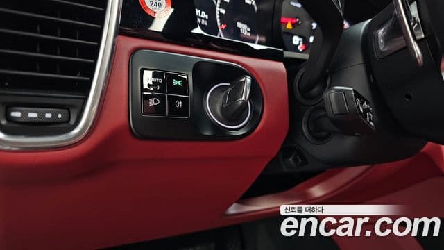 Porsche Cayenne 2020 — Şəkil 12/39