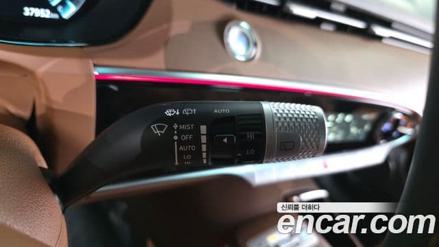 Genesis GV70 2022 — Photo 29/33