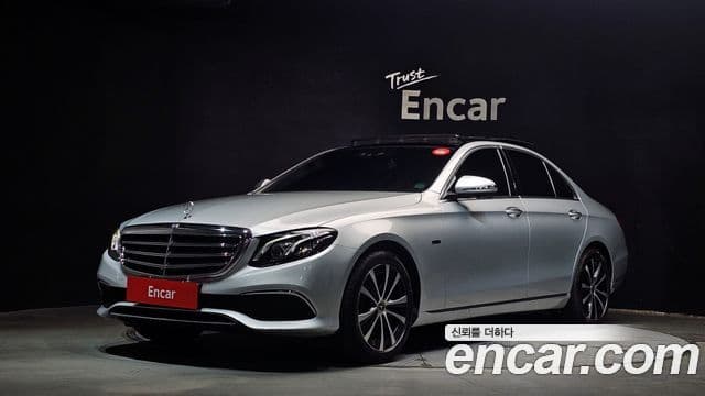 Mercedes-Benz E-Class 2019 — Фото 1/20