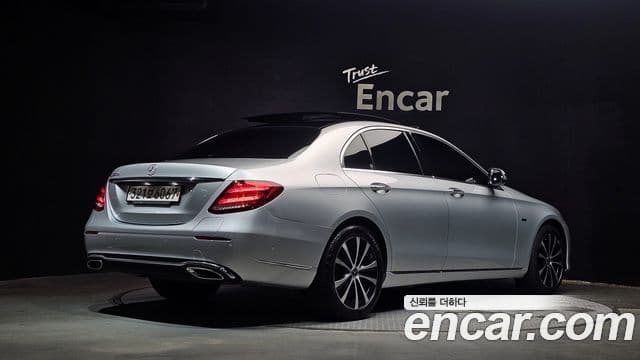 Mercedes-Benz E-Class 2019 — Фото 2/20