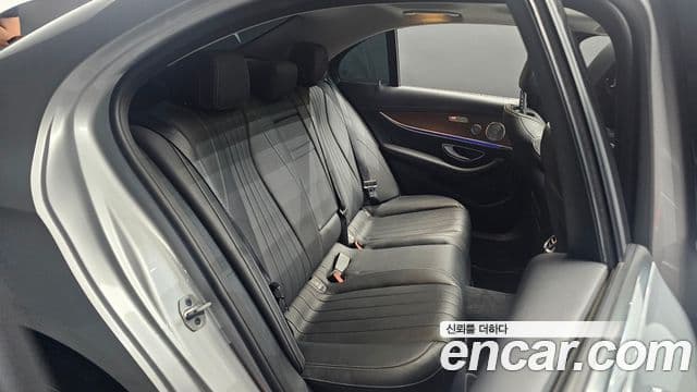 Mercedes-Benz E-Class 2019 — Фото 11/20