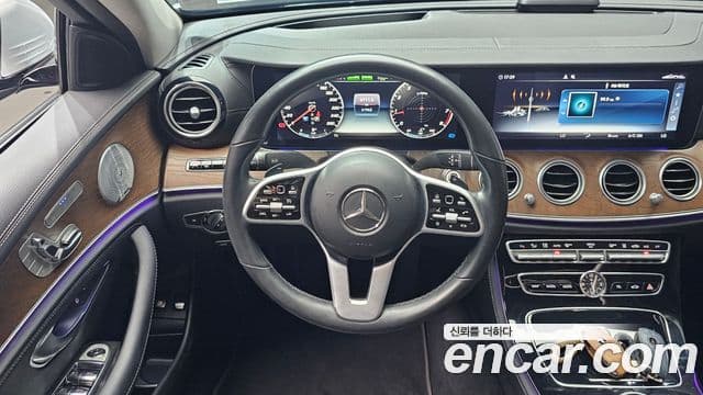 Mercedes-Benz E-Class 2019 — Фото 13/20