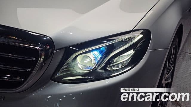 Mercedes-Benz E-Class 2019 — Photo 28/34