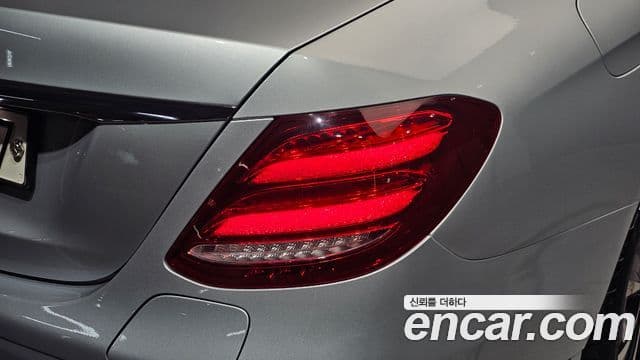 Mercedes-Benz E-Class 2019 — Photo 29/34