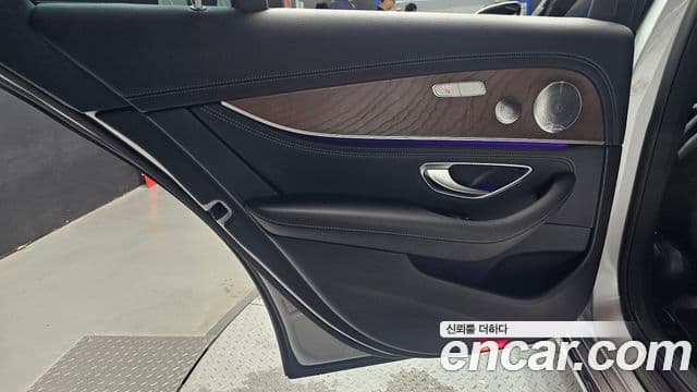 Mercedes-Benz E-Class 2019 — Photo 4/34