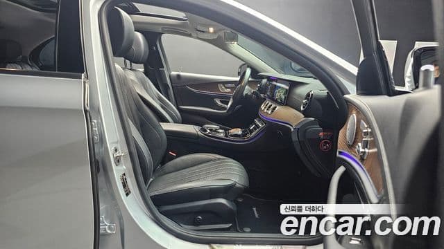 Mercedes-Benz E-Class 2019 — Photo 10/34