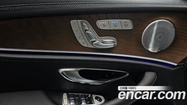 Mercedes-Benz E-Class 2019 — Photo 5/34
