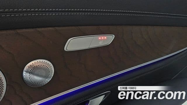 Mercedes-Benz E-Class 2019 — Photo 6/34