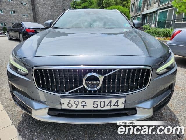 Volvo V90 Cross Country 2018 — Şəkil 10/18