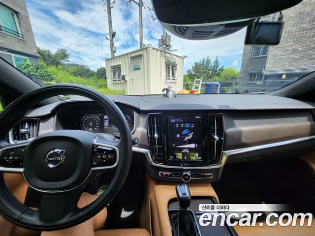 Volvo V90 Cross Country 2018 — Şəkil 9/18