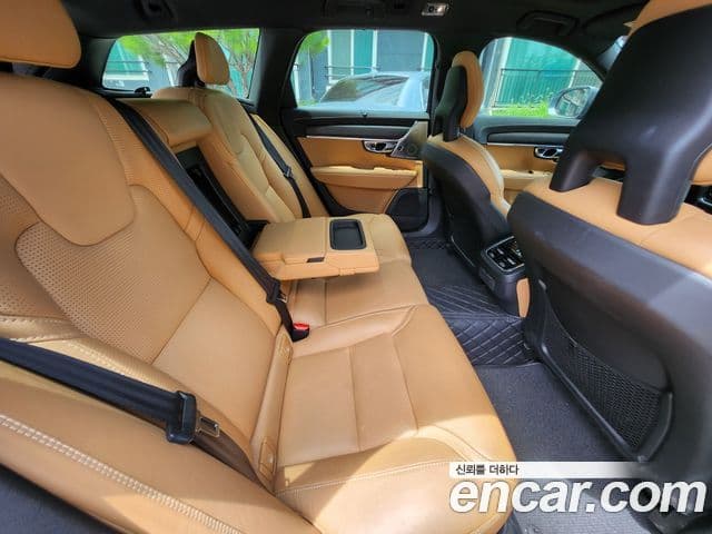Volvo V90 Cross Country 2018 — Şəkil 13/18