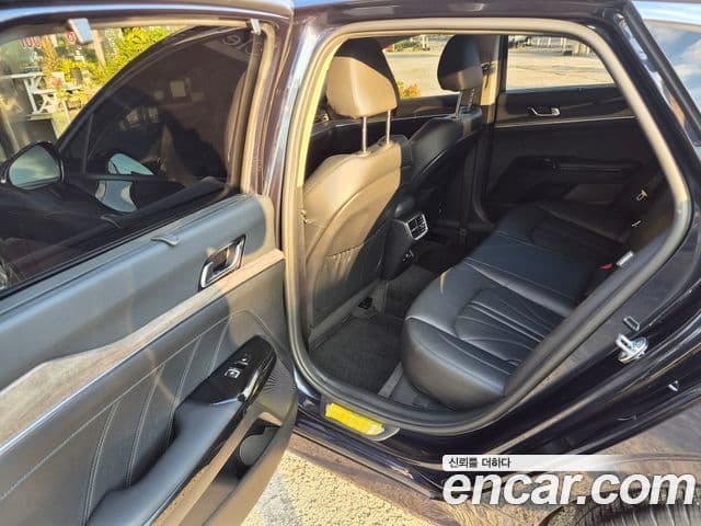 Kia K5 2023 — Şəkil 9/14