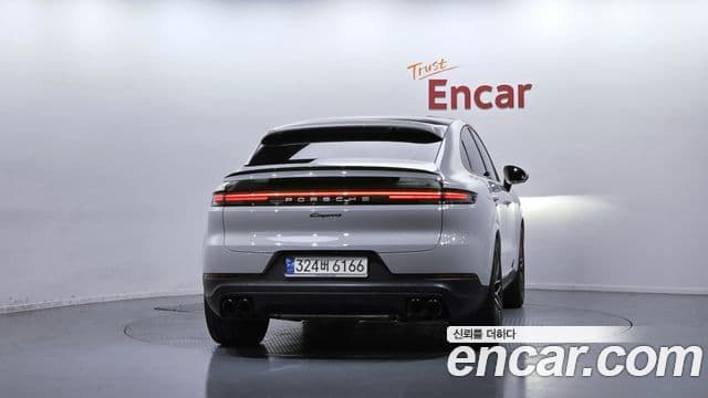 Porsche Cayenne 2023 — Photo 24/34