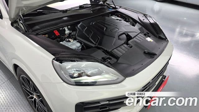 Porsche Cayenne 2023 — Photo 20/34