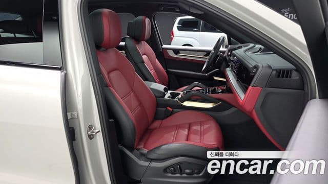 Porsche Cayenne 2023 — Photo 29/34