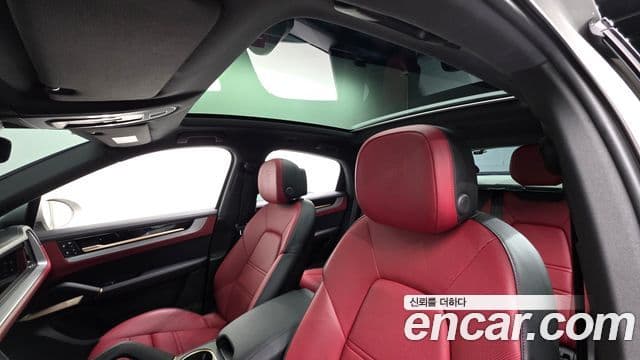 Porsche Cayenne 2023 — Photo 21/34