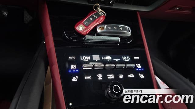 Porsche Cayenne 2023 — Photo 25/34