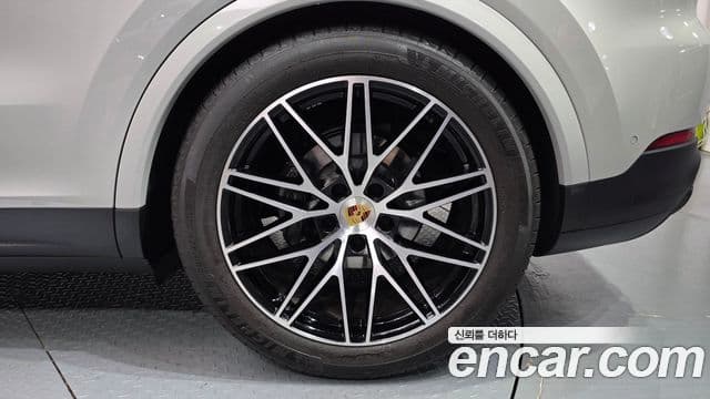 Porsche Cayenne 2023 — Photo 32/34