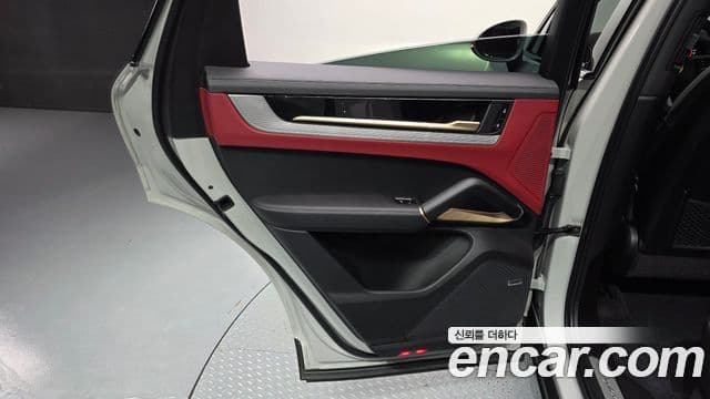 Porsche Cayenne 2023 — Photo 34/34