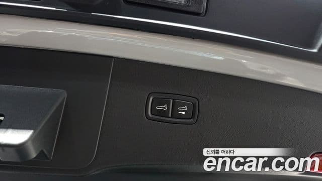 Porsche Cayenne 2023 — Photo 4/34