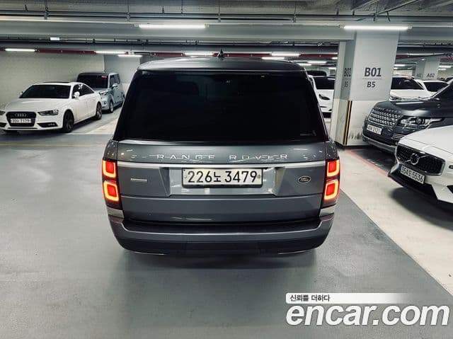 Land Rover Range Rover 2020 — ფოტო 5/20