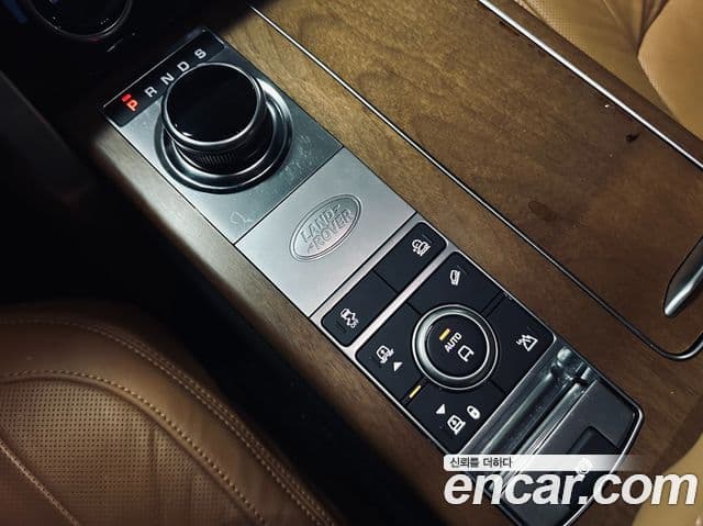 Land Rover Range Rover 2020 — ფოტო 8/20