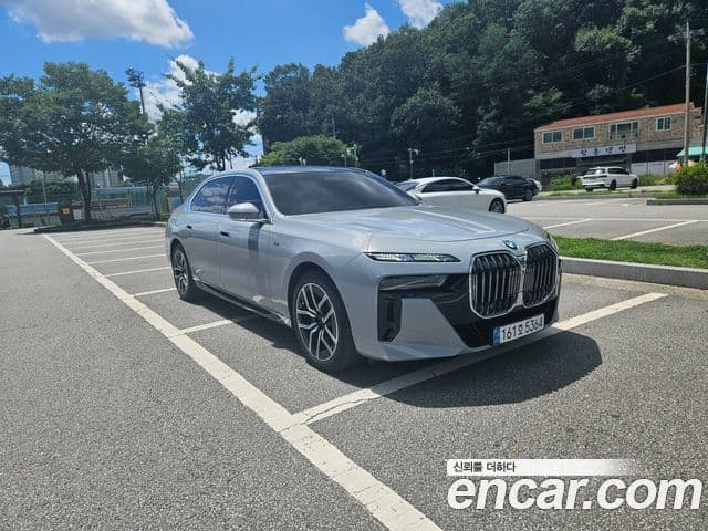 BMW 7 Series 2023 — ფოტო 1/19