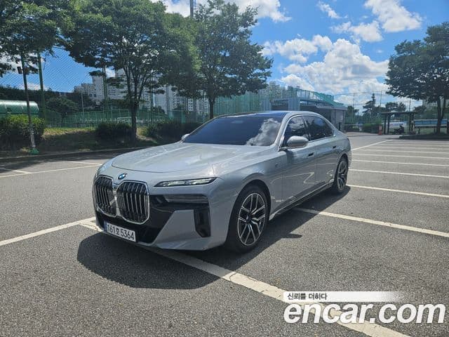 BMW 7 Series 2023 — ფოტო 2/19