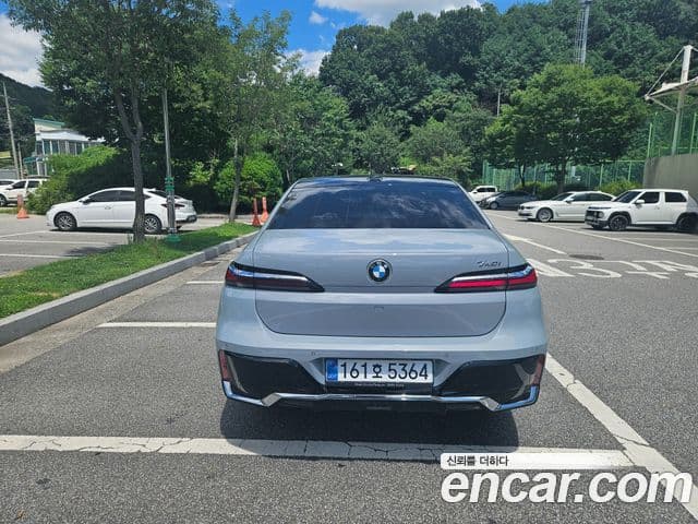 BMW 7 Series 2023 — ფოტო 3/19