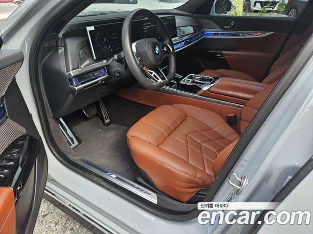 BMW 7 Series 2023 — ფოტო 7/19