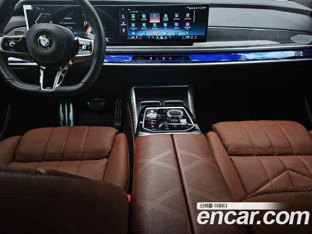BMW 7 Series 2023 — ფოტო 12/19
