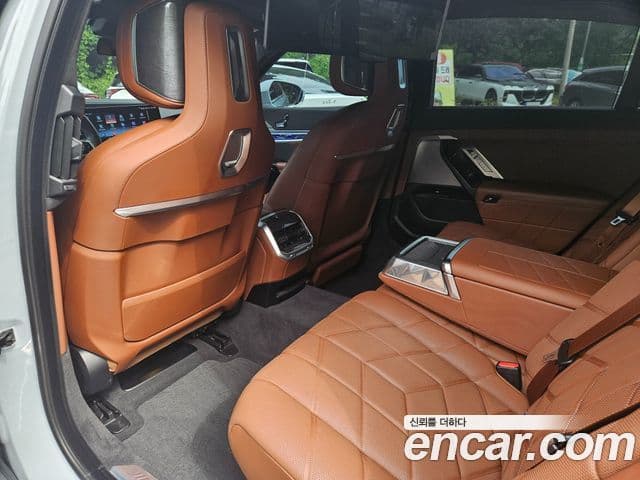 BMW 7 Series 2023 — ფოტო 17/19