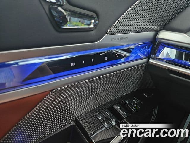 BMW 7 Series 2023 — ფოტო 18/19