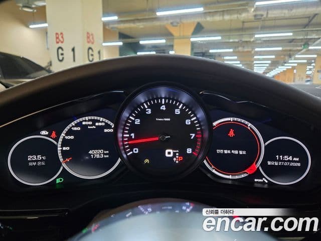 Porsche Panamera 2020 — ფოტო 8/20