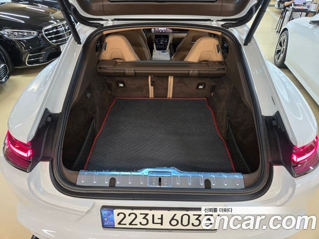 Porsche Panamera 2020 — ფოტო 15/20