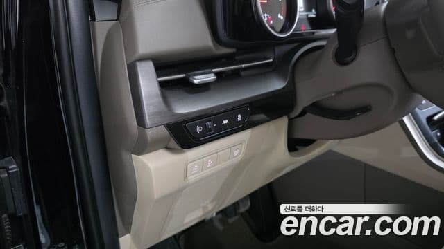 Kia Carnival 2021 — Şəkil 18/20