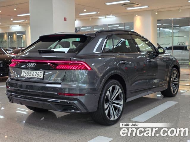 Audi Q7 2023 — ფოტო 1/20
