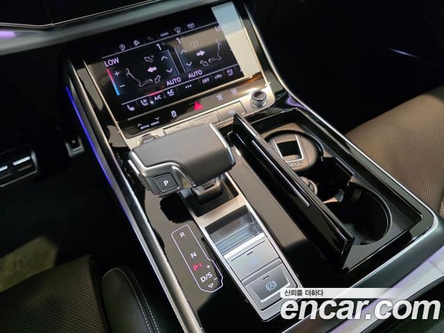Audi Q7 2023 — ფოტო 8/20