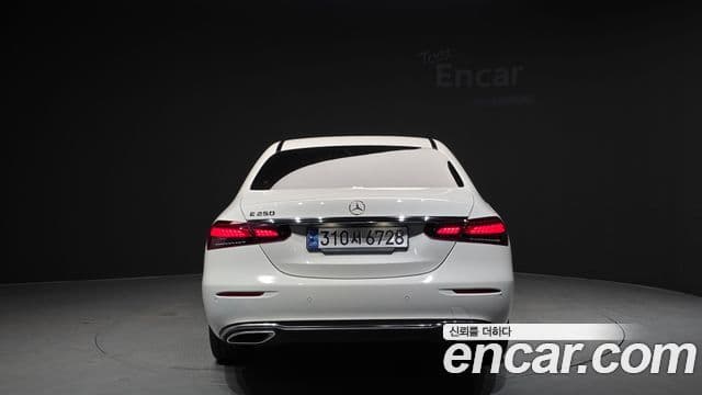 Mercedes-Benz E-Class 2022 — Фото 4/20