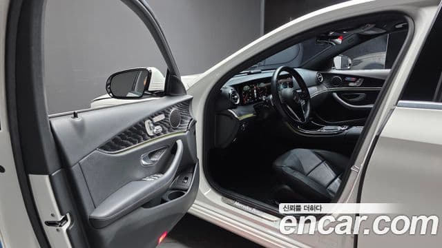 Mercedes-Benz E-Class 2022 — Фото 10/20