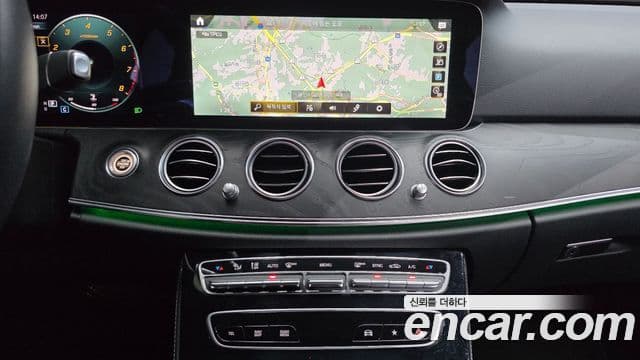 Mercedes-Benz E-Class 2022 — Фото 13/20